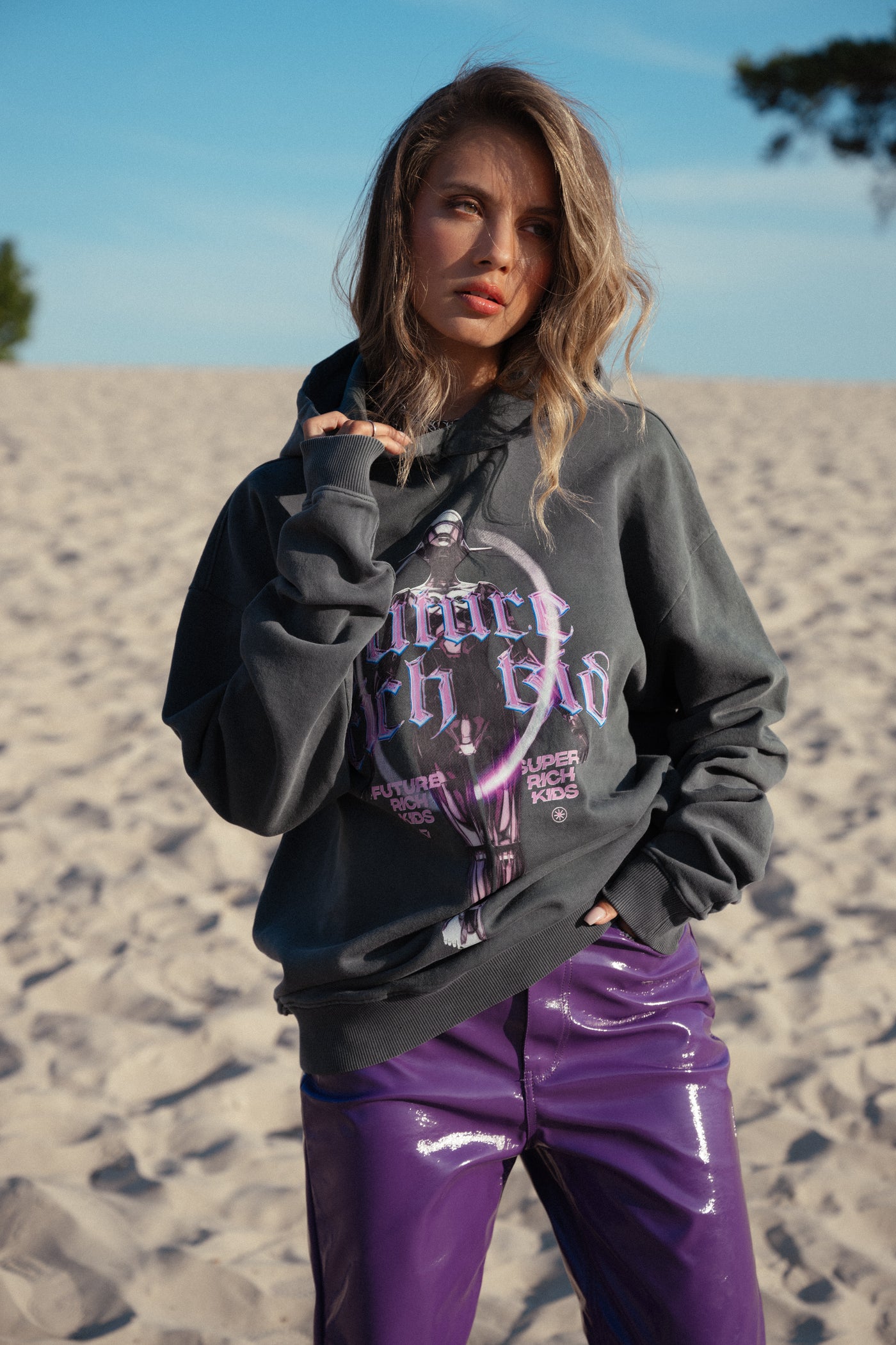 Hoodie 'Future Rich Kid' Acid Wash Grey met paars