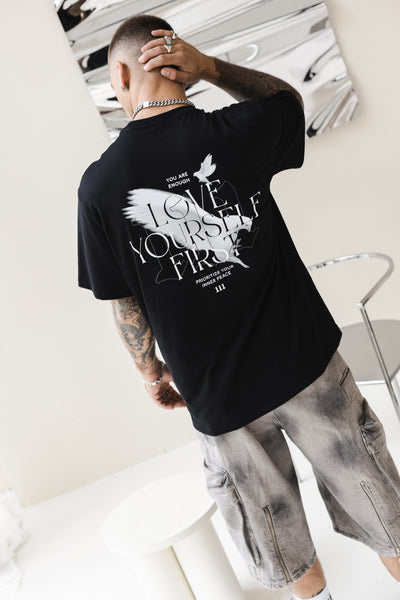 T-Shirt 'Love yourself' zwart