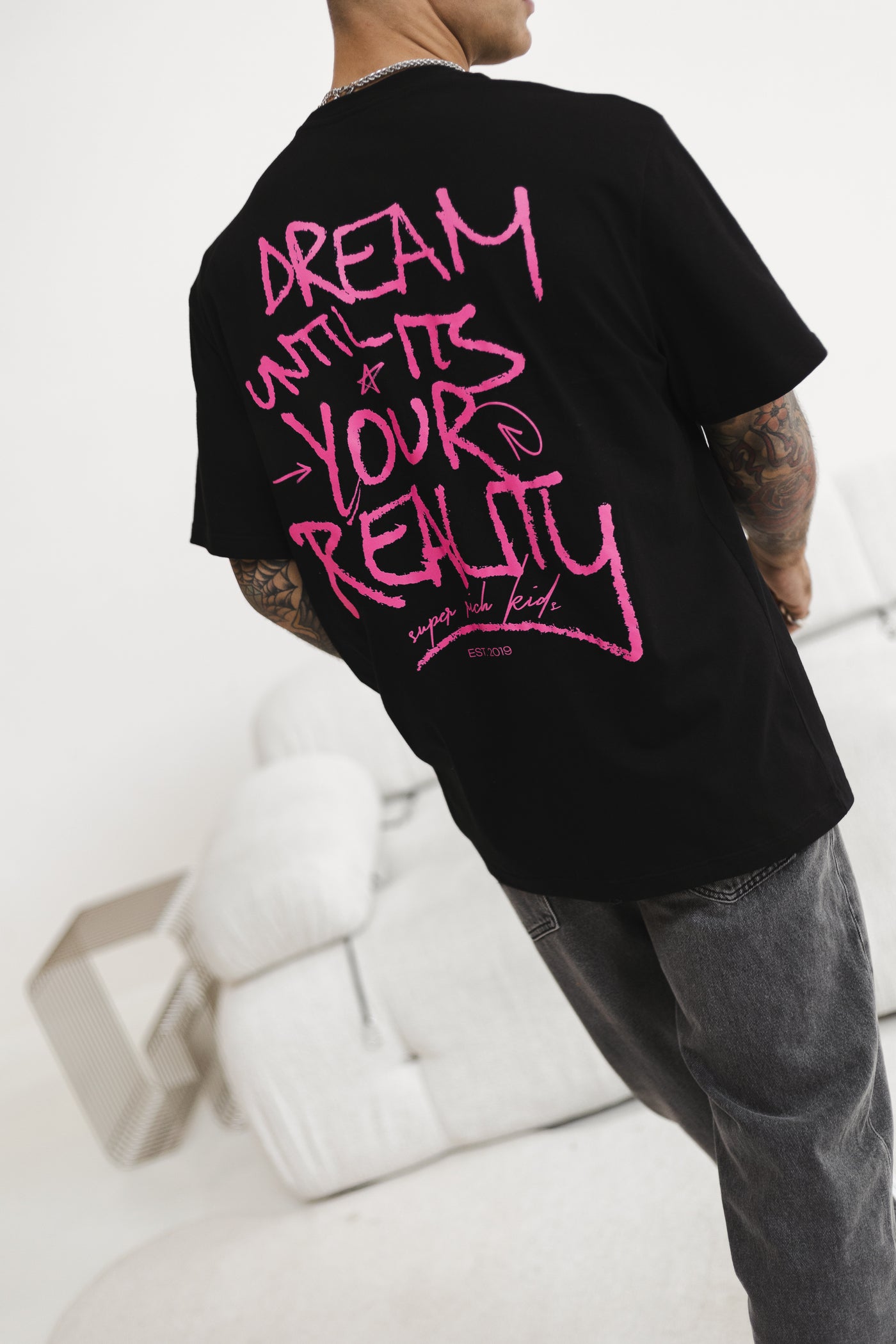 T-Shirt 'Dream' Zwart met roze