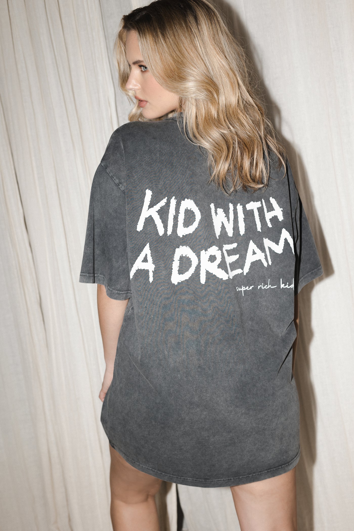 T-Shirt 'Kid With a Dream' Acid Wash Grey