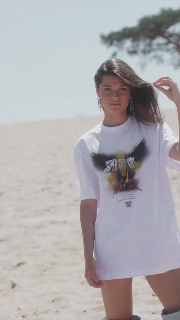 T-Shirt 'Highest in the Room' wit met geel